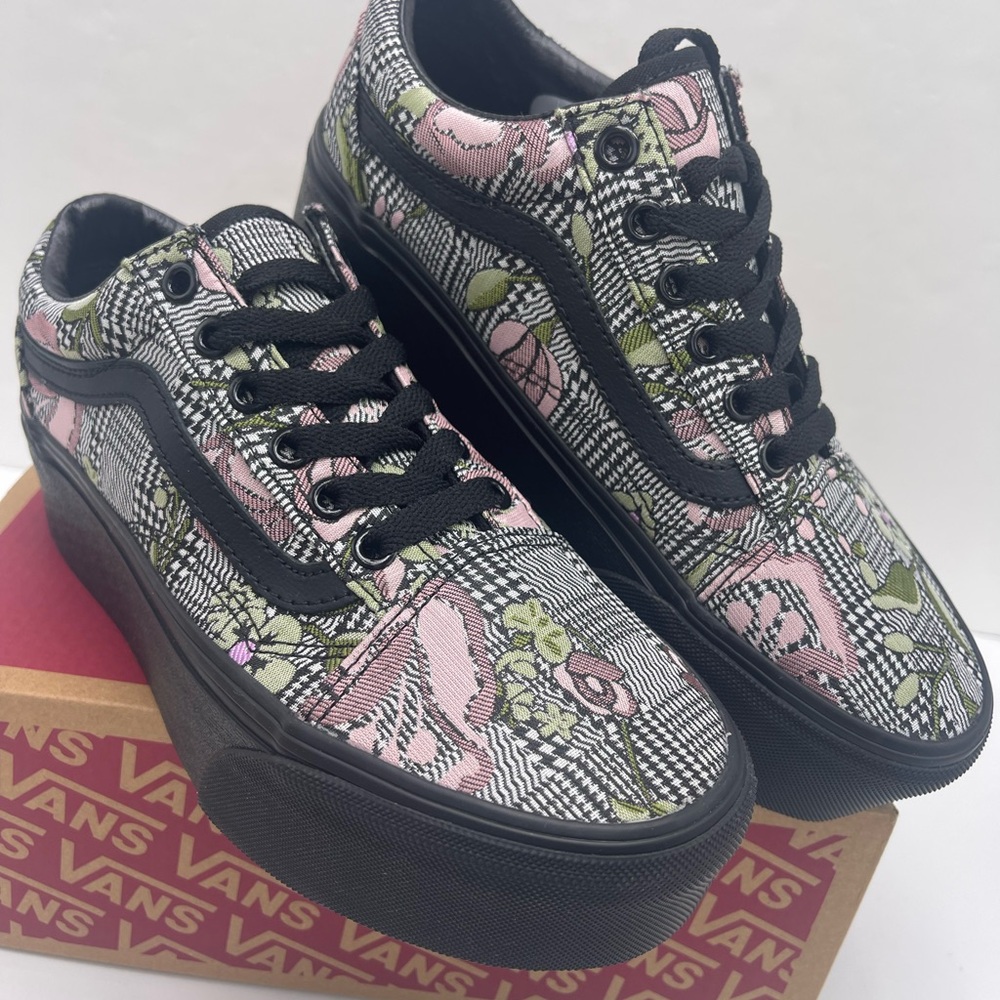 Vans WMNS Old Skool Stackform Platform Sneakers
Tapestry Floral Blck
VN0009PZBM8 - Picture 6 of 16